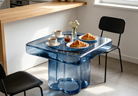 Table basse carrée en verre, style minimaliste moderne, luxe léger, pour salon, petit appartement, haute transparence, bord fin.