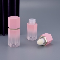 Gloss à lèvres unique avec grand applicateur pinceau rose 7ml, tubes de blush liquide, emballages personnalisés en plastique vides pour gloss à lèvres