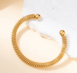 <span class=keywords><strong>Bracelet</strong></span> manchette irrégulier en <span class=keywords><strong>fil</strong></span> de câble en acier titane plaqué or 18 carats, bijoux anti-ternissement pour femme, vente en gros - Product Image 5