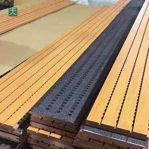 मनीकू स्टेडियम डिजाइन एमडीएफ लकड़ी की ग्रूव्ड ध्वनिक दीवार एमजीओ ध्वनि दीवार और छत के लिए लकड़ी के ध्वनि-अवशोषित पैनल