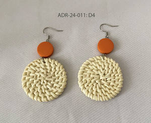 Nuevos pendientes bohemios de ratán geométricos de paja hechos a mano para mujer, pendientes de playa, el más vendido en Vietnam - Product Image 5