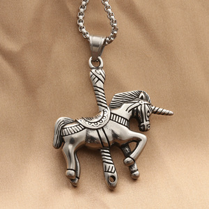Pendentif licorne en acier titane, collier pour hommes de style rétro sur le thème des animaux, à porter au quotidien - Product Image 2