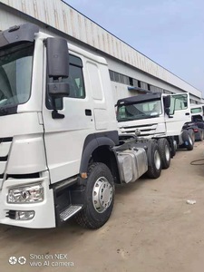 Специальный дизайн, широко используемый Sinotruk Howo 6x4, Международный ведущий Реверсивный двигатель 371hp, тракторные грузовики