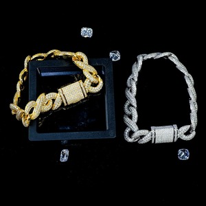 Pulsera de Diamantes Moissanite de Buena Calidad con Ajuste Cómodo para Uso Diario y Eventos Especiales Disponible para la Venta - Product Image 4