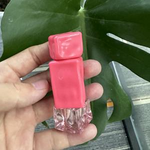Op Voorraad Onregelmatige Vierkante Waterrimpel Roze 2.5Ml Abs Plastic Lippenstift Verpakking Lip Glazuur Buis Met Schroefdop Gezeefdrukte - Product Image 4