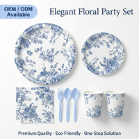 Ensemble de vaisselle jetable en papier écologique bleu à motifs floraux, comprenant assiettes, serviettes, gobelets et couverts pour pique-nique et fête du thé