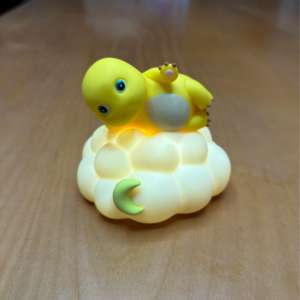 Jouet d'art en PVC Designer Nailong, Lumière activée par le toucher, Sculpture <span class=keywords><strong>de</strong></span> bureau esthétique limitée pour collectionneurs, sous licence officielle - Product Image 1