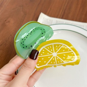 Pince à cheveux créative et mignonne en forme de fruits (citron, fraise) en acrylique, accessoires pour l'arrière de la tête, style coréen, vente en gros - Product Image 4