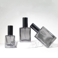 Vente en gros de flacons de parfum en verre carrés plats transparents, noirs et dégradés ombrés de 10/15/30 ml, vaporisateur rechargeable pour les voyages