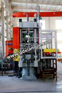 Vulcanizzatore di gomma idraulico Down Stroke con Auto stampo scorrevole ed espulsore - Product Image 2