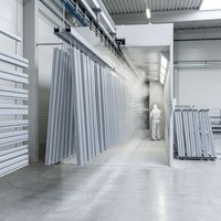 Abri de stationnement pour 2 voitures Angye, moderne et luxueux, personnalisé pour villa, avec toit en aluminium thermolaqué et auvent imperméable