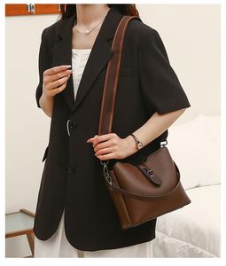 新款女士手袋中国制造畅销定制商务女式斜挎包 - Product Image 4