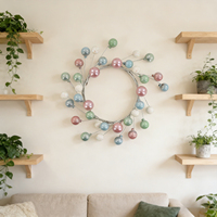 Corona Navideña con Bolas de Bayas Coloridas de 11.8 Pulgadas, Corona Artificial para Decoración de Puerta Principal, Pared o Chimenea, Venta al por Mayor