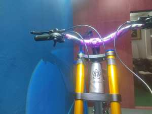 Bicicleta de Alta Calidad para Adultos, 27 Velocidades, Cuadro Ligero de Aluminio, Horquilla con Amortiguación, Frenos de Disco Hidráulicos, Pedales Estándar de Acero ZXC-8 - Product Image 4