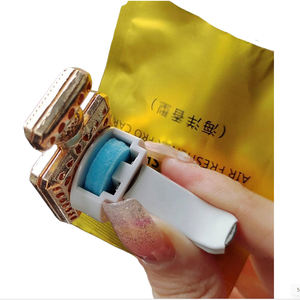 Porte-parfum <span class=keywords><strong>de</strong></span> sortie d'air pour voiture Bouteille <span class=keywords><strong>de</strong></span> parfum incrustée <span class=keywords><strong>de</strong></span> diamants créatifs Décoration <span class=keywords><strong>de</strong></span> la climatisation <span class=keywords><strong>de</strong></span> voiture Porte-arôme intérieur - Product Image 3
