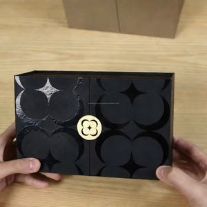 Boîte à bougies carrée magnétique rigide de luxe faite à la main, ouverture à double porte, logo personnalisé, soin de la peau, sérum, parfum, crème pour le visage - Product Image 4