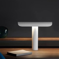 Lampe de table LED créative, moderne et minimaliste pour hôtels et salles d'étude, abat-jour en métal avec base E14, décoration de chevet