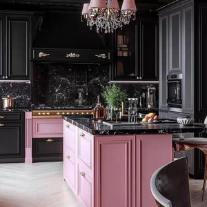 Gabinete de Cocina de Madera Sólida Estilo Europeo con Isla Rosa y Revestimiento de Mármol Negro (Tamaño Personalizable) - Product Image 4