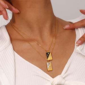 Collar con Colgante de Acero Inoxidable con Estrellas Diagonales y Sol con Circonitas, Chapado en Oro de 18k, Grabado Personalizado, Estilo Moderno, Venta al Por Mayor para Mujer - Product Image 2