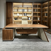Grande table de bureau professionnelle avec finition panneau imitation bois, panneau de modestie avant et surface de travail conviviale pour les réunions