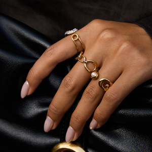 18K Gold Pearl Ring Geometric Design Bezel Setting Unisex Everyday Wear - Product Image 3