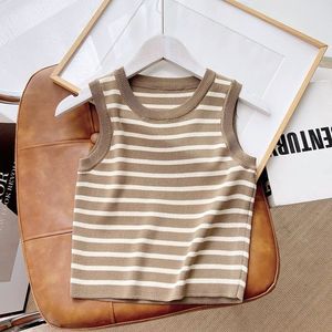 Haut d'été tricoté sans manches à rayures en soie glacée pour femme, style débardeur halter tendance - Product Image 5