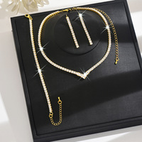 Parure de bijoux polyvalente en V, boucles d'oreilles à pampilles en strass brillants, bracelet tennis et colliers ras du cou pour femme