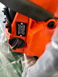 Motosierra de Gasolina Husq 395xp de 93.6cc para Trabajo Pesado, Motosierra Profesional de Dos Tiempos para Tala y Corte de Árboles - Product Image 3