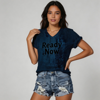 T-shirt personnalisé à col en V et manches courtes, imprimé, coupe ample, tricoté, effet vieilli, motif éclaboussures de peinture et texte graphique, pour tenue décontractée
