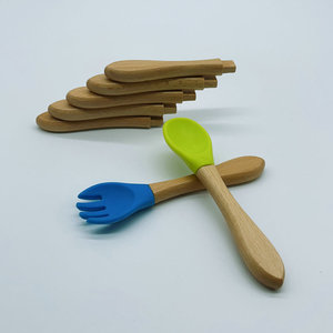 Cucharas de silicona para bebés con mangos de madera, mangos de madera maciza, cucharas suaves, cucharas para comida de bebé con madera de haya, directamente de fábrica. - Product Image 1
