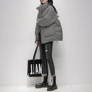 Chaqueta acolchada de invierno para hombre de estilo callejero personalizado, impermeable, de poliéster, con cuello levantado, con capucha, diseño informal, estampado de tejido - Product Image 2