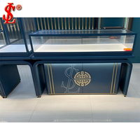 Aménagement intérieur de boutique de bijouterie de luxe, présentoir de vente au détail moderne, mobilier de magasin d'or avec éclairage LED