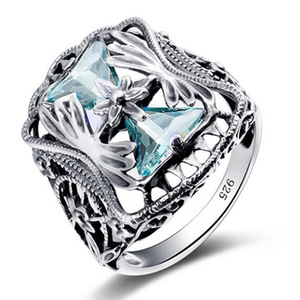 Anello minimalista con pietra triangolare per donna, gioielli geometrici alla moda in stile ufficio - Product Image 1