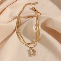 Bijoux personnalisés Zircon lettre initiale Double couche chaîne à chevrons Bracelet de charme