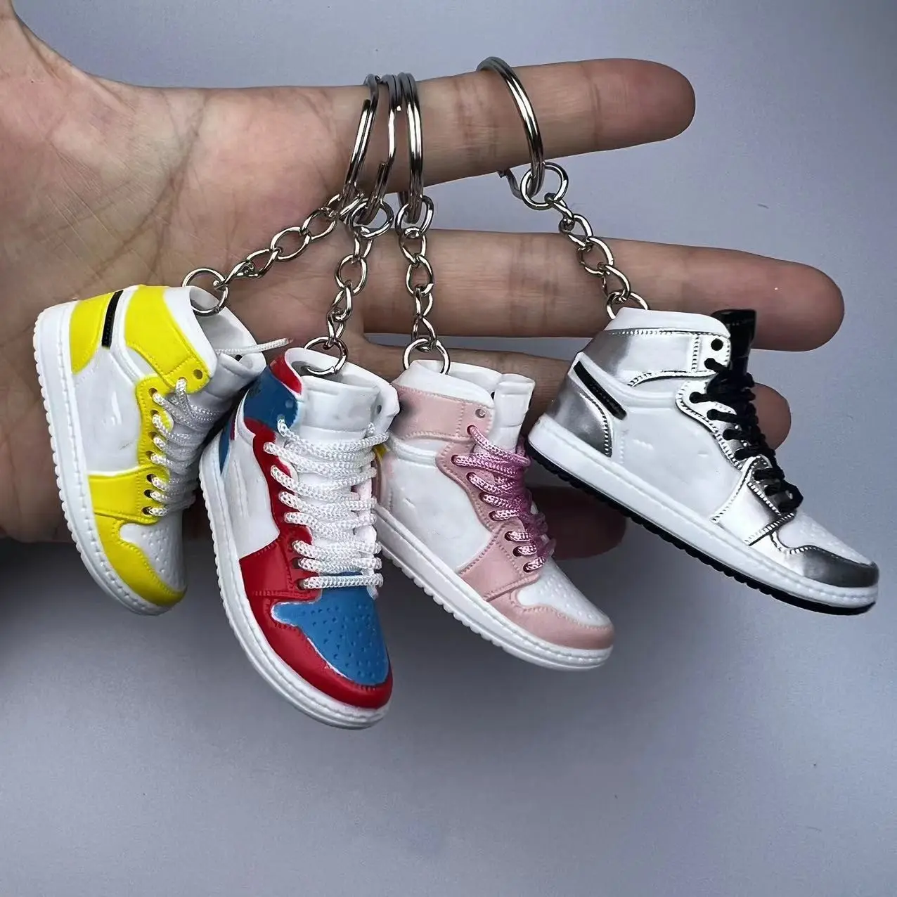 Bán Buôn 3D PVC Mini Bóng Rổ Giày Mô Hình Vòng Chìa Khóa Móc Chìa Khóa Mềm Cao Su Sneaker Keychain Với Hộp Và Túi