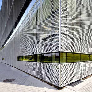 Revêtement en aluminium maillé, résistant au feu et à la corrosion, spécialement conçu pour les murs extérieurs des bâtiments - Product Image 1