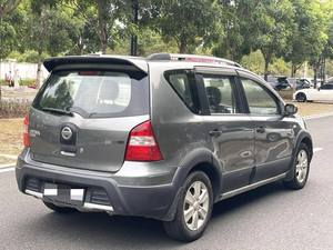 Exclusivo <span class=keywords><strong>Nissan</strong></span> Livina Cross GX 2008, Transmisión Manual, Volante a la Izquierda, Diseño Oscuro R15, Asientos Plegables, Tu Declaración de Estilo de Vida - Product Image 3