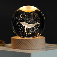 Fabrikverkauf: Klare 60mm K9 Rohkristallkugel für 3D-Lasergravur mit Lampe, runde K9-Kristallkugel mit Sockel