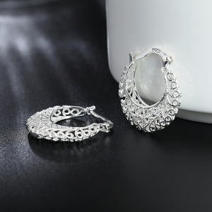 Boucles d'oreilles manchette géométriques en forme de croissant de lune creux 2,2 cm, design minimaliste pour femme - Product Image 3