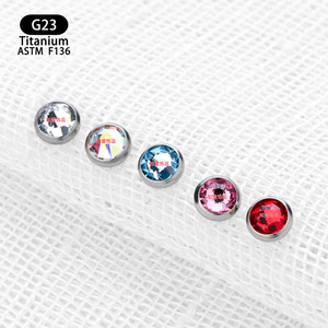 Clous en titane G23 F136 avec cristaux, 4 mm, boule ronde, serti clos, bijoux de piercing pour oreille, lèvre, cartilage - Product Image 4