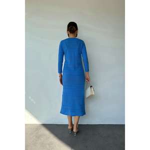 Vestido ajustado de punto azul con cuello redondo y cintura natural, cómodo para el trabajo. - Product Image 1