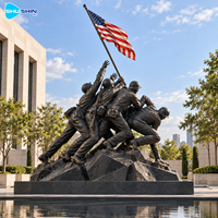 Sculpture patriotique en bronze d'un groupe levant le drapeau, moulée à la cire perdue, art commémoratif personnalisé pour musée, place publique, espace civic