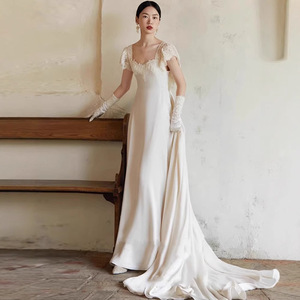 Nouvelle <span class=keywords><strong>robe</strong></span> de mariée française légère, <span class=keywords><strong>robe</strong></span> blanche pour <span class=keywords><strong>femme</strong></span>, col carré, manches courtes, <span class=keywords><strong>satin</strong></span> rétro, longue traîne, voile élégant - Product Image 1
