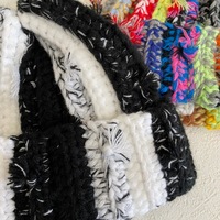 Bonnet d'hiver en crochet fait main, personnalisé, avec étiquette imprimée et patch brodé – Vente en gros