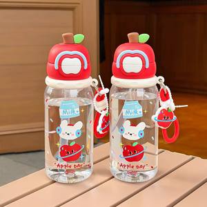 Bouteille d'eau Qslabey sur le thème de la pomme, 600 ml, double paille, bouteille de sport pour enfants, design de dessin animé, rouge - Product Image 2