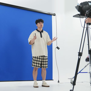 RAUBAY Motorized Pull Down Blue Screen Backdrop-78.7" x 86.6" Collapsible Wall-Mount Background Professional Content Production - Product Image 5