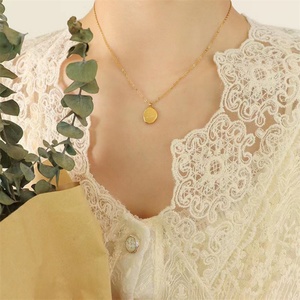 สร้อยคอชุบทองแบบแฟชั่นเรียบง่ายจี้รูปวงรี - Product Image 3