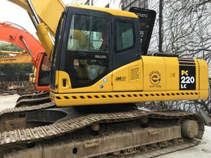 รถขุดมือสองจากญี่ปุ่น Komatsu PC220 สภาพดี ลดราคาพิเศษ รุ่น PC200 210 220 มีจำหน่าย - Product Image 1