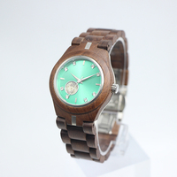 Montre en bois artisanale avec cadran semi-squelette, options de couleurs multiples, boîtier en bois naturel, bracelet décoratif incrusté, cadran serti de cristaux