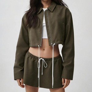 ชุดแจ็คเก็ตครอปตัวสั้นแบบผูกเชือก 2 ชิ้น ยี่ห้อ YIYI พร้อมกระเป๋า ชุดกระโปรงเทนนิสเอวผูกเชือกสำหรับผู้หญิง พร้อมกางเกงขาสั้นในตัว - Product Image 2